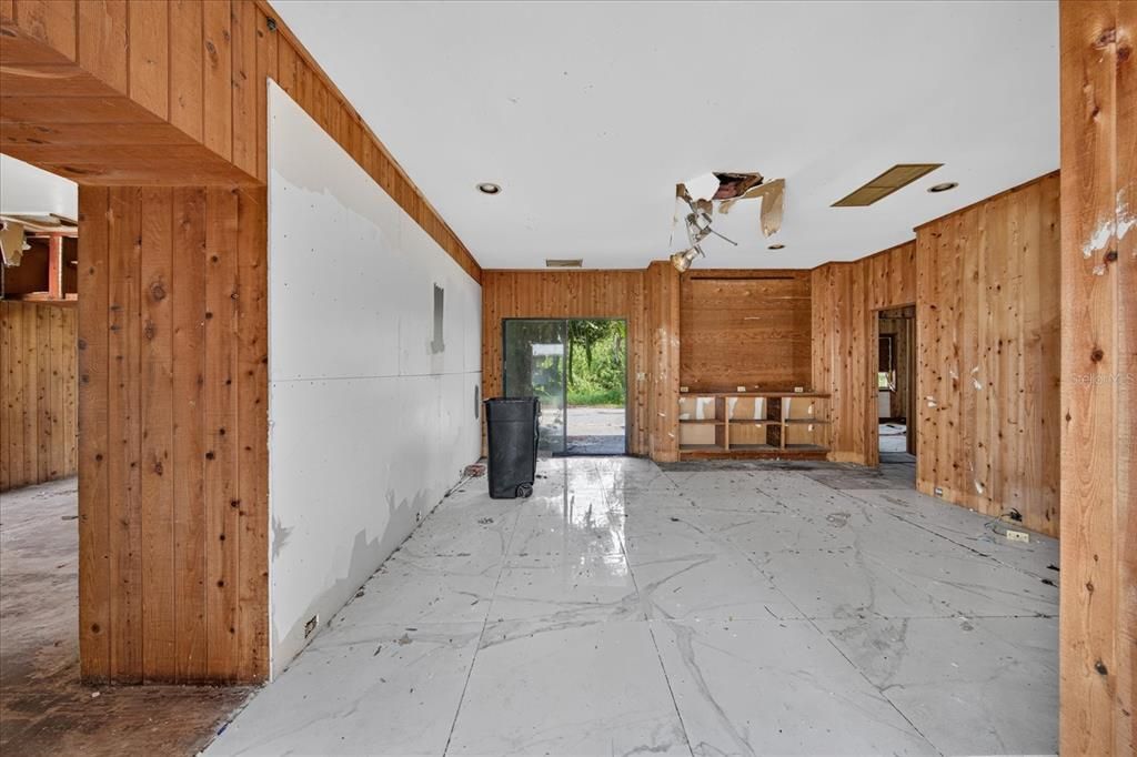 For Sale: $849,000 (5 beds, 4 baths, 5920 Square Feet)