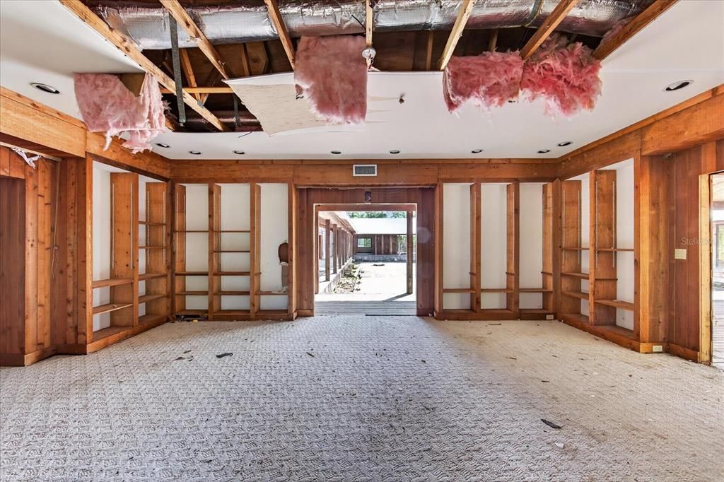 For Sale: $849,000 (5 beds, 4 baths, 5920 Square Feet)