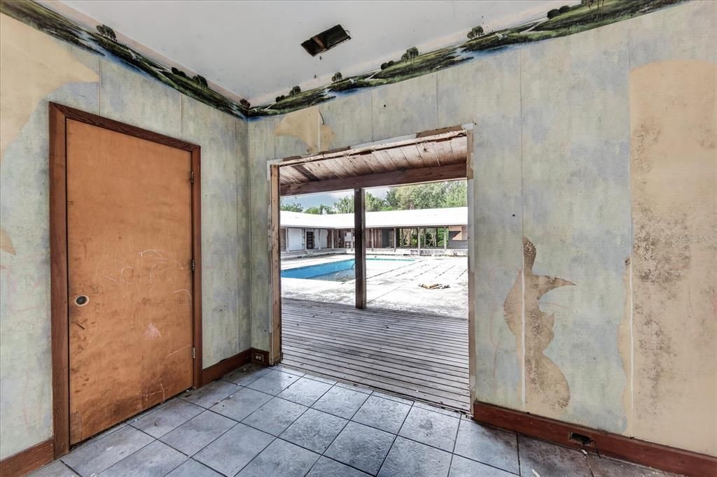 For Sale: $849,000 (5 beds, 4 baths, 5920 Square Feet)
