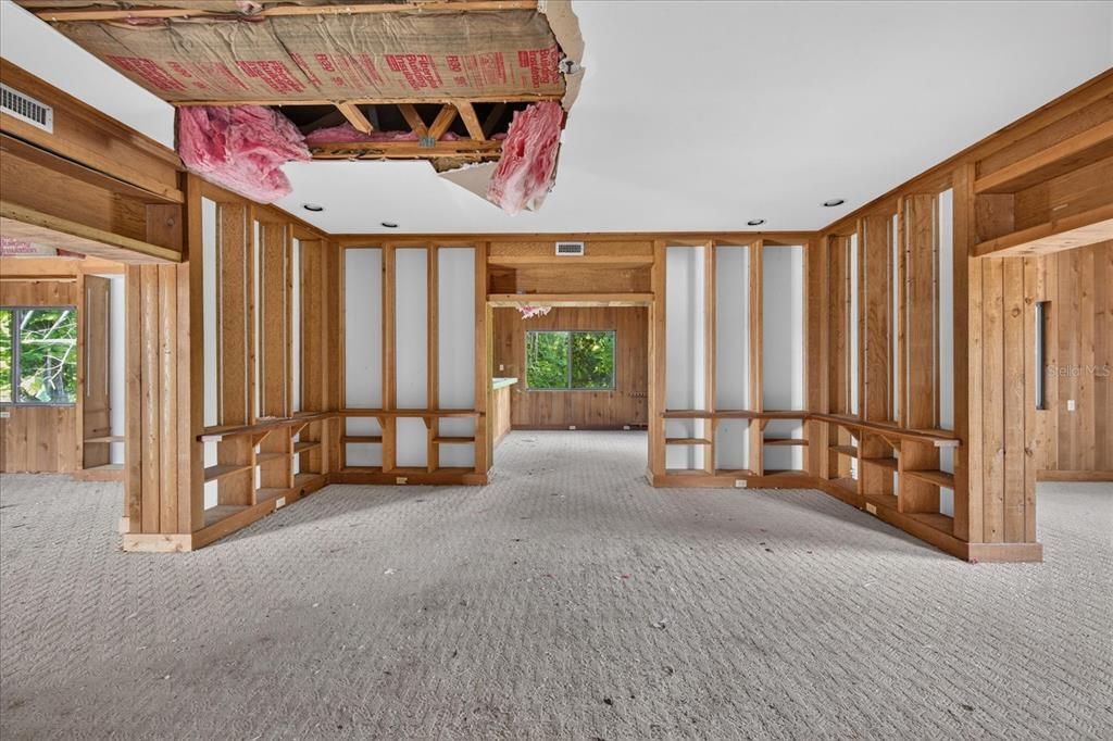 For Sale: $849,000 (5 beds, 4 baths, 5920 Square Feet)