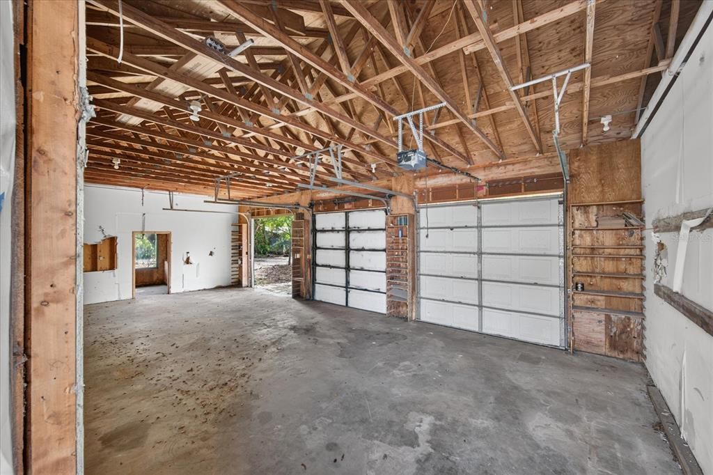 For Sale: $849,000 (5 beds, 4 baths, 5920 Square Feet)