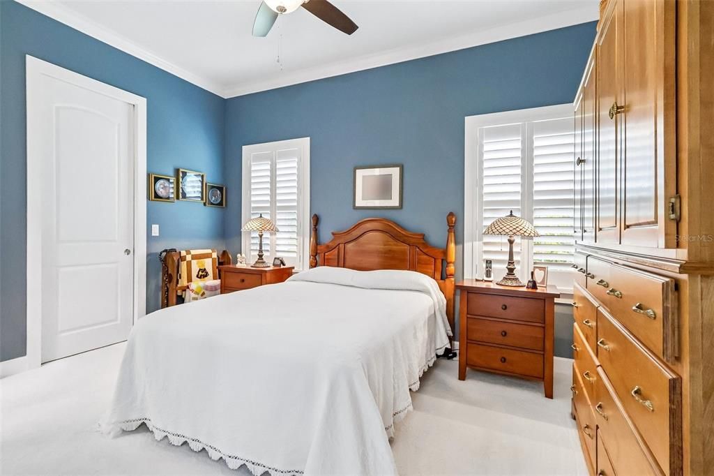 For Sale: $950,000 (5 beds, 4 baths, 4070 Square Feet)