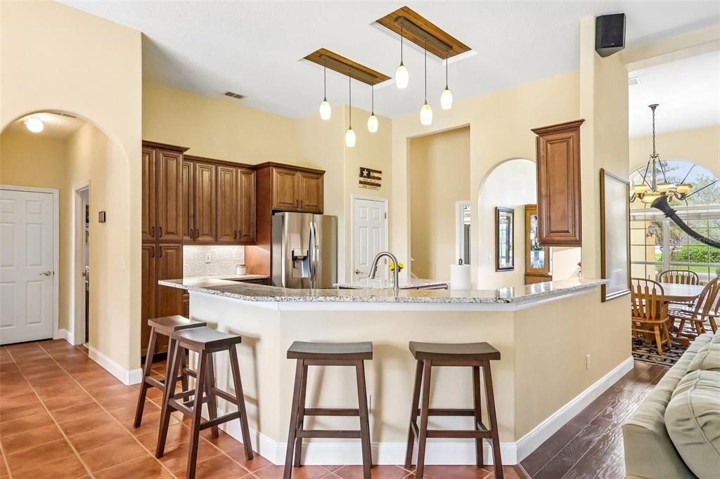 For Sale: $950,000 (5 beds, 4 baths, 4070 Square Feet)