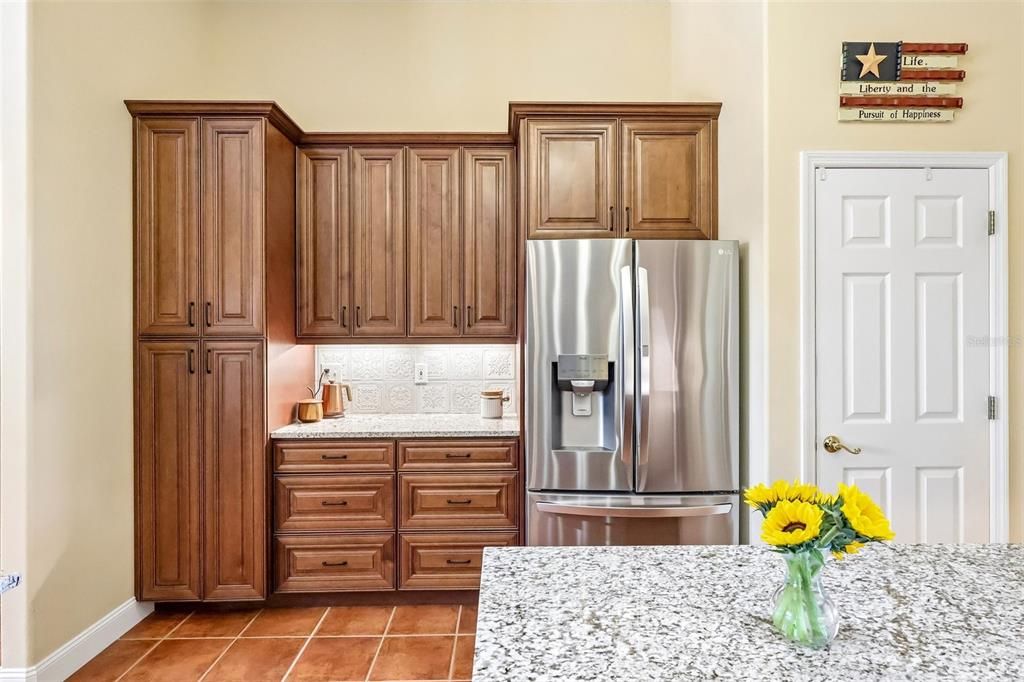 For Sale: $950,000 (5 beds, 4 baths, 4070 Square Feet)