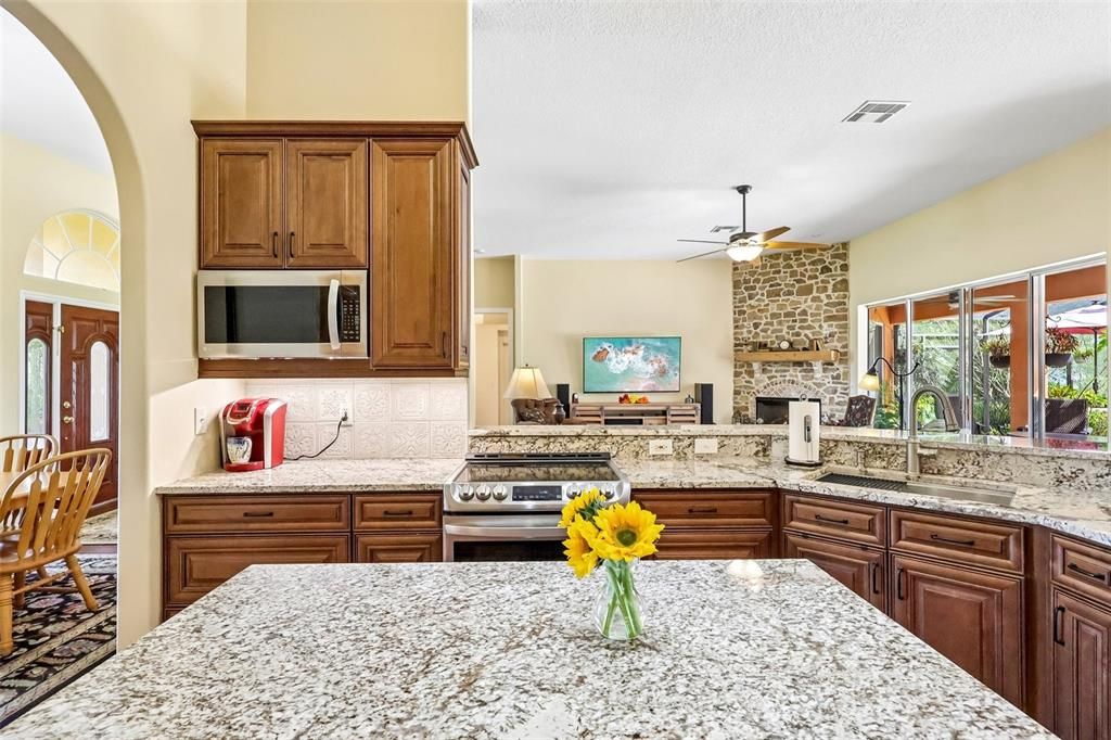 For Sale: $950,000 (5 beds, 4 baths, 4070 Square Feet)