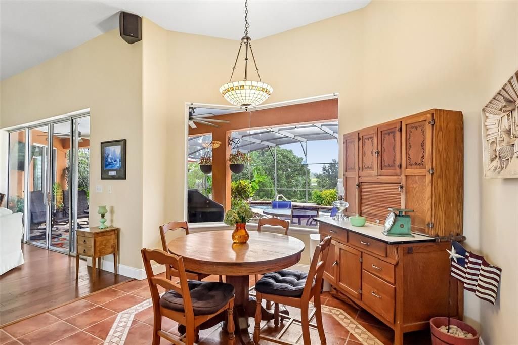 For Sale: $950,000 (5 beds, 4 baths, 4070 Square Feet)