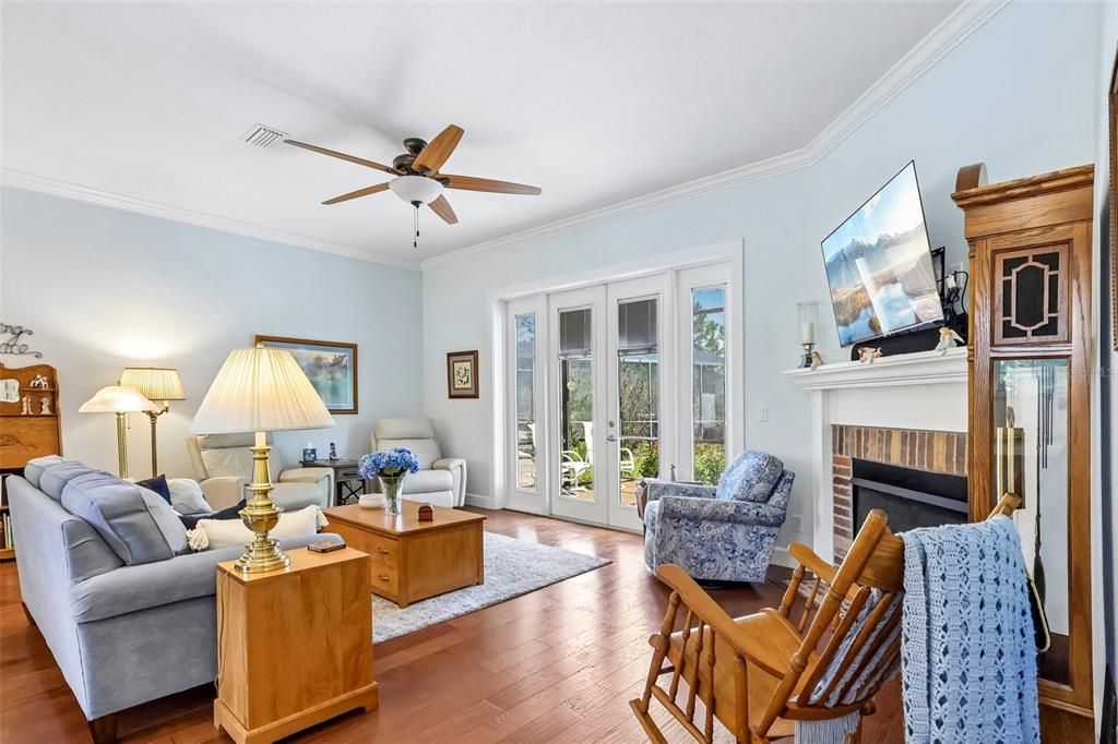 For Sale: $950,000 (5 beds, 4 baths, 4070 Square Feet)