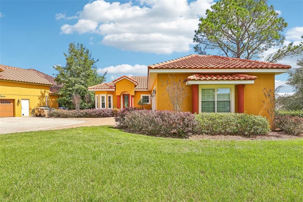 For Sale: $950,000 (5 beds, 4 baths, 4070 Square Feet)