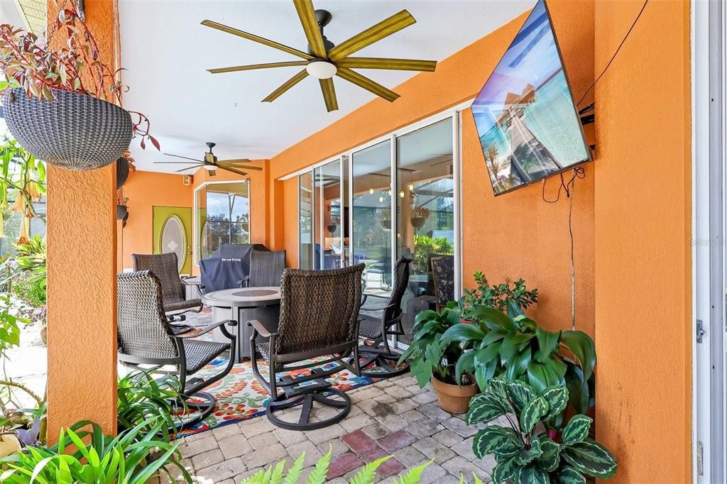 For Sale: $950,000 (5 beds, 4 baths, 4070 Square Feet)