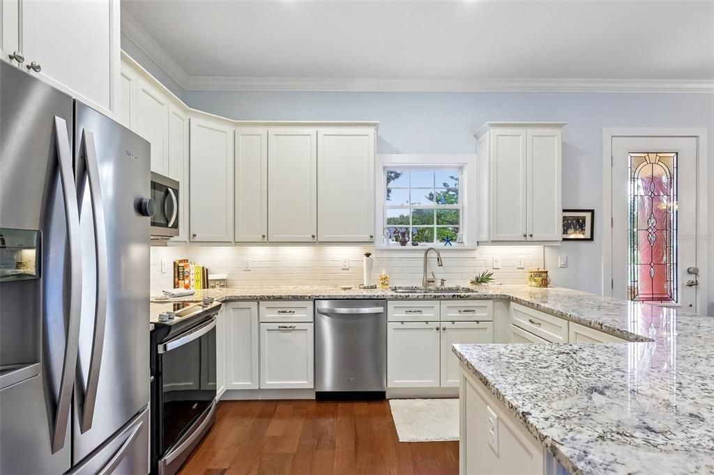 For Sale: $950,000 (5 beds, 4 baths, 4070 Square Feet)