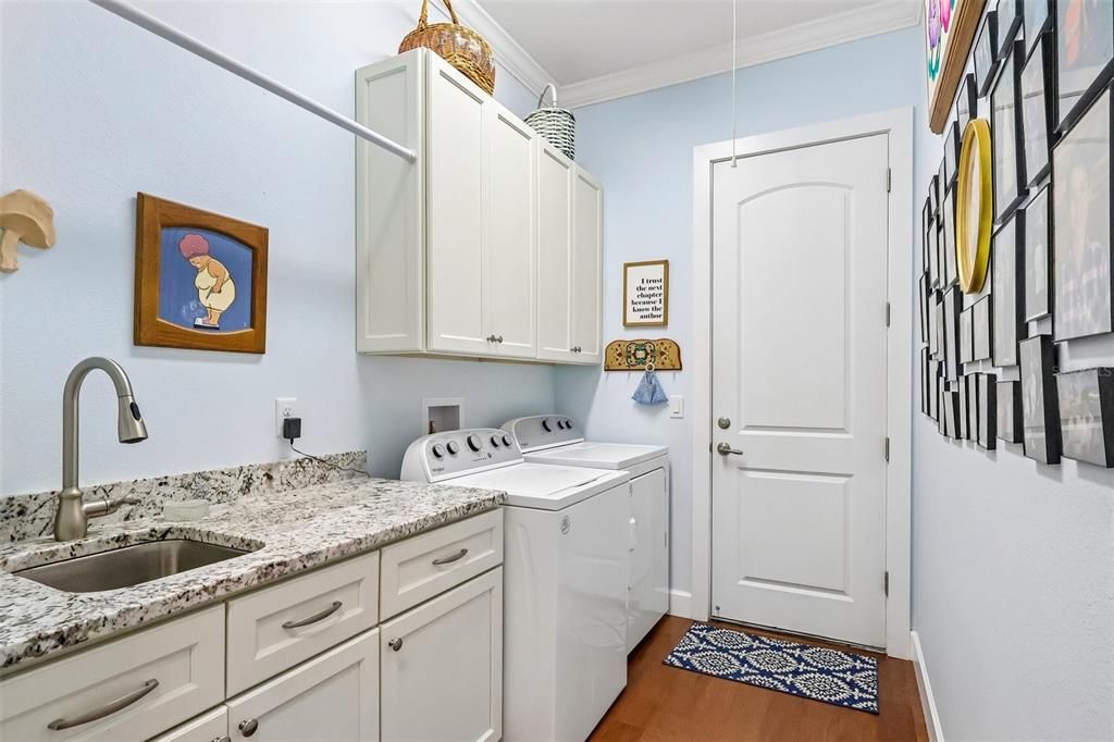 For Sale: $950,000 (5 beds, 4 baths, 4070 Square Feet)