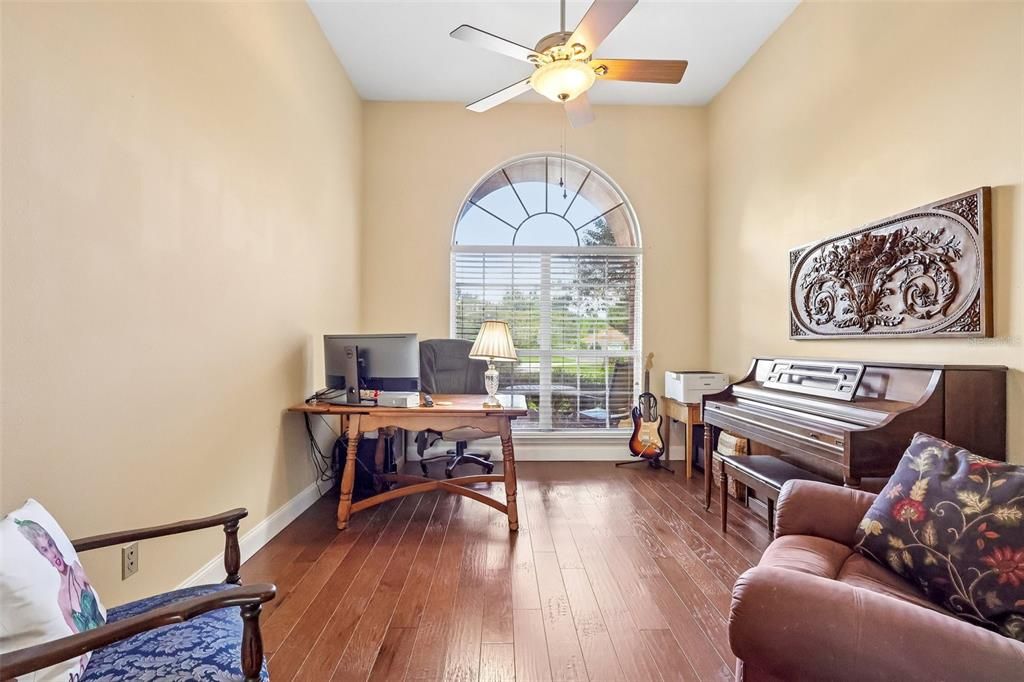 For Sale: $950,000 (5 beds, 4 baths, 4070 Square Feet)
