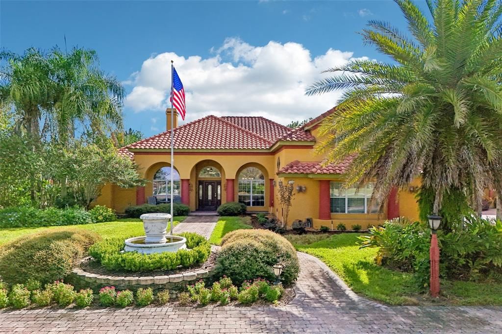 For Sale: $950,000 (5 beds, 4 baths, 4070 Square Feet)