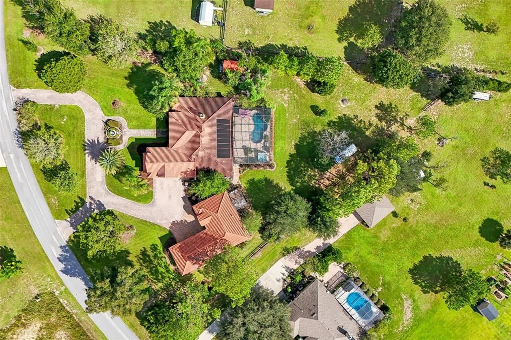 For Sale: $950,000 (5 beds, 4 baths, 4070 Square Feet)