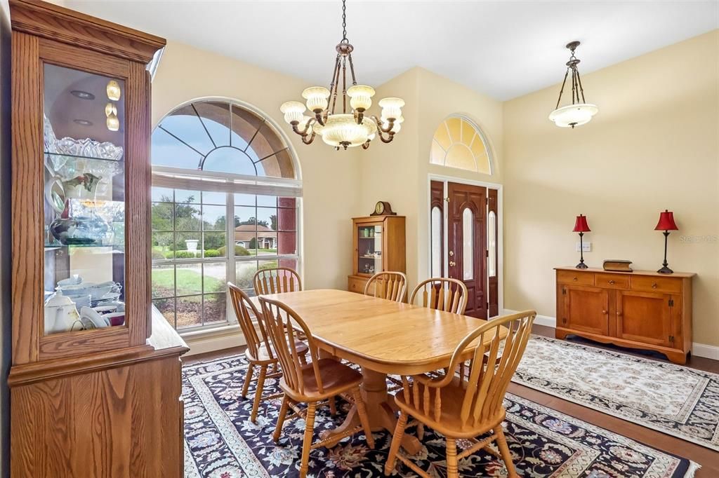 For Sale: $950,000 (5 beds, 4 baths, 4070 Square Feet)