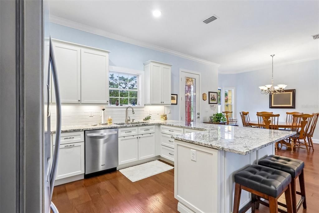 For Sale: $950,000 (5 beds, 4 baths, 4070 Square Feet)