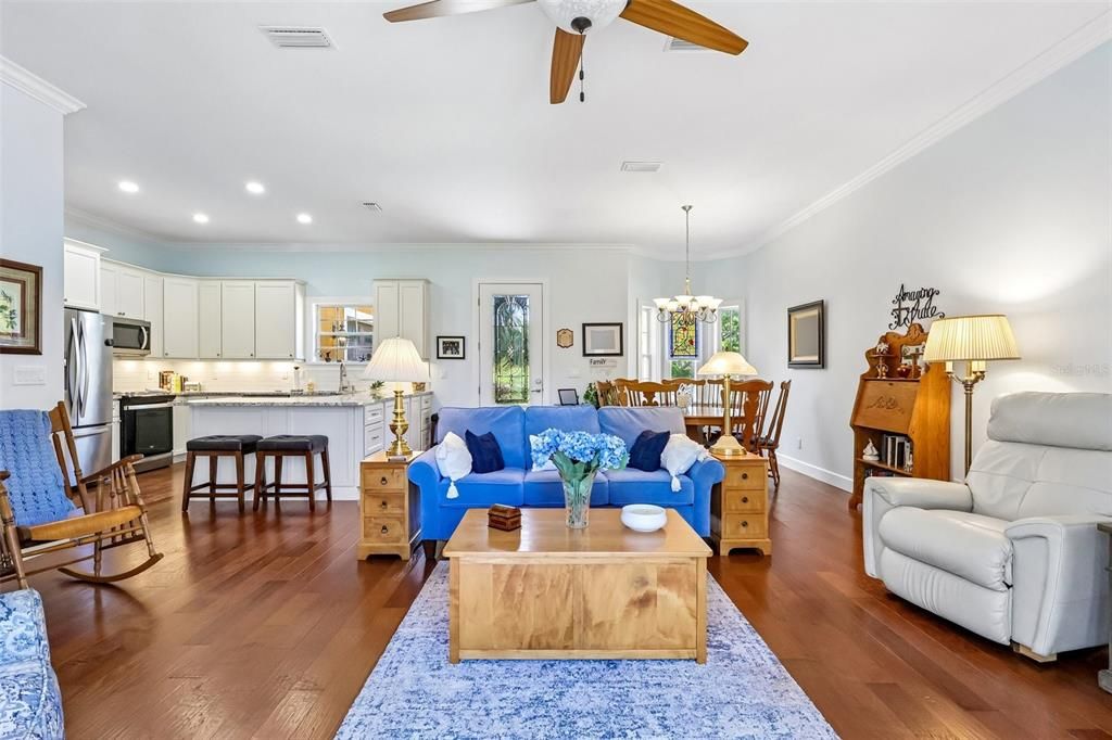 For Sale: $950,000 (5 beds, 4 baths, 4070 Square Feet)