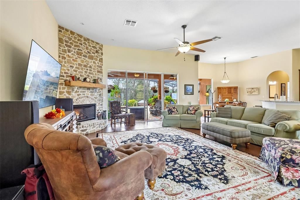 For Sale: $950,000 (5 beds, 4 baths, 4070 Square Feet)