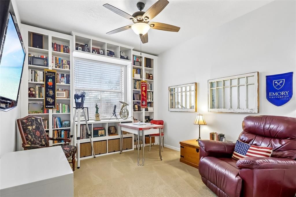For Sale: $950,000 (5 beds, 4 baths, 4070 Square Feet)