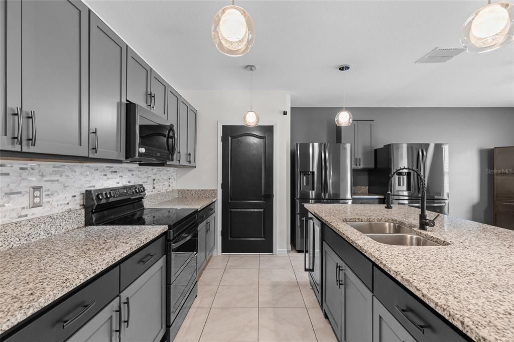 For Sale: $410,000 (4 beds, 2 baths, 2319 Square Feet)