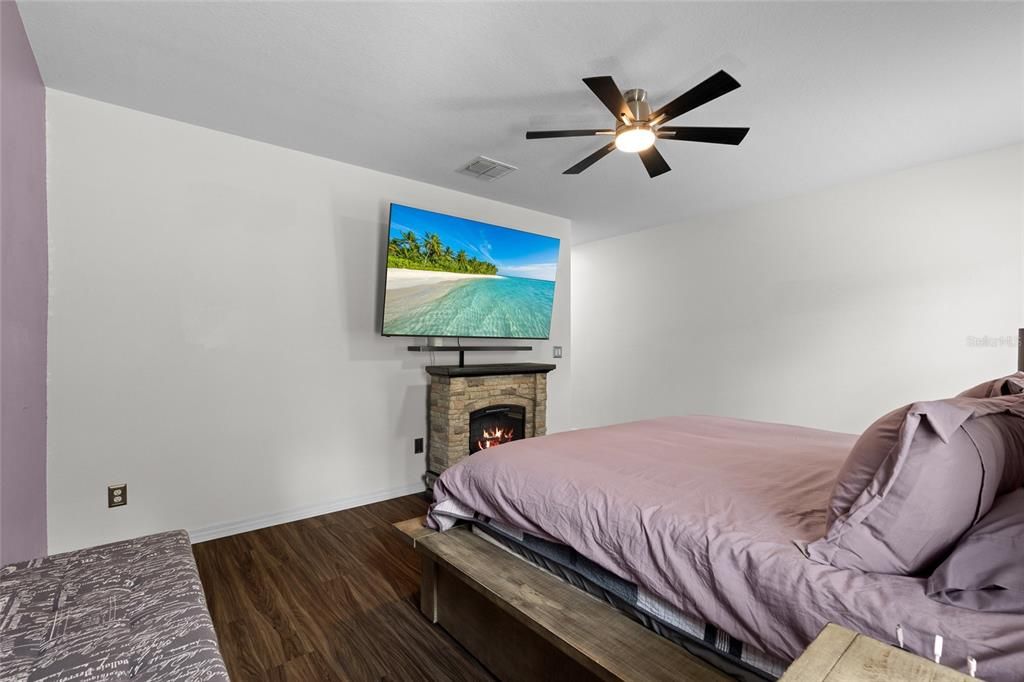 For Sale: $410,000 (4 beds, 2 baths, 2319 Square Feet)
