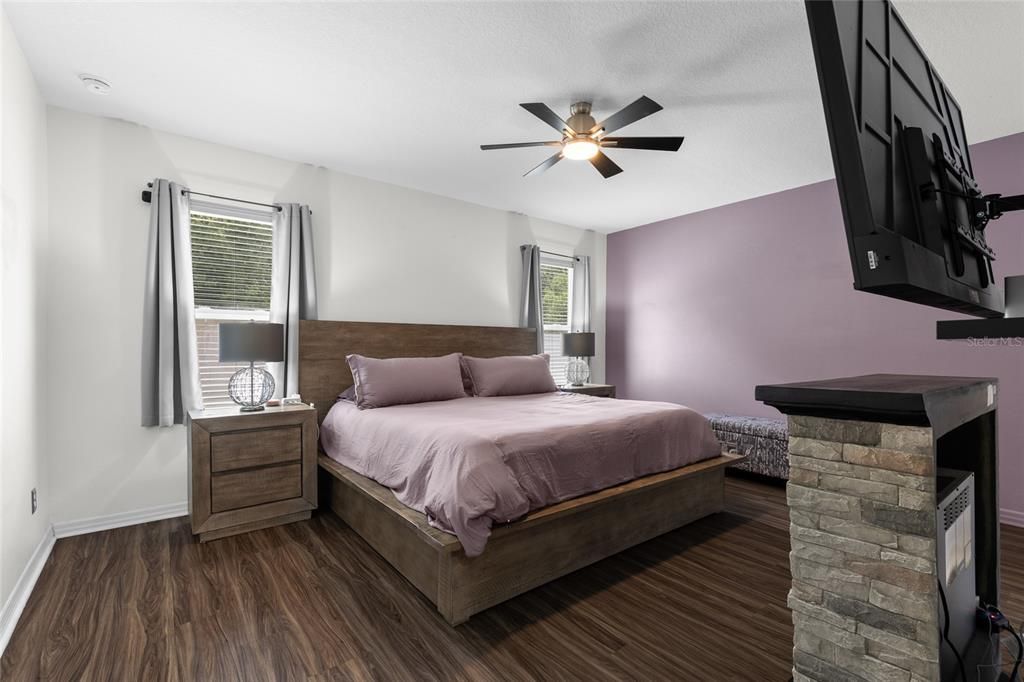 For Sale: $410,000 (4 beds, 2 baths, 2319 Square Feet)