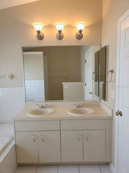 For Rent: $2,600 (3 beds, 2 baths, 1760 Square Feet)