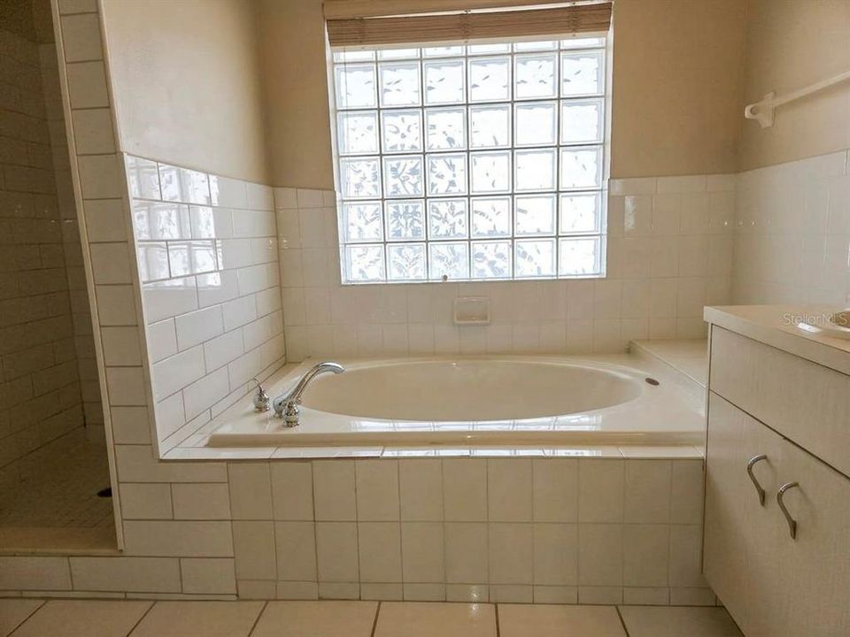 For Rent: $2,600 (3 beds, 2 baths, 1760 Square Feet)