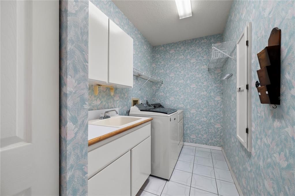 En Venta: $795,000 (3 camas, 2 baños, 2196 Pies cuadrados)