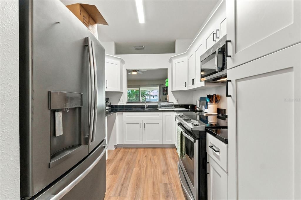 For Sale: $199,900 (2 beds, 2 baths, 1180 Square Feet)