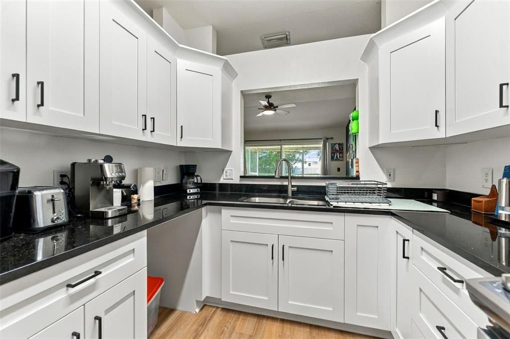 For Sale: $199,900 (2 beds, 2 baths, 1180 Square Feet)
