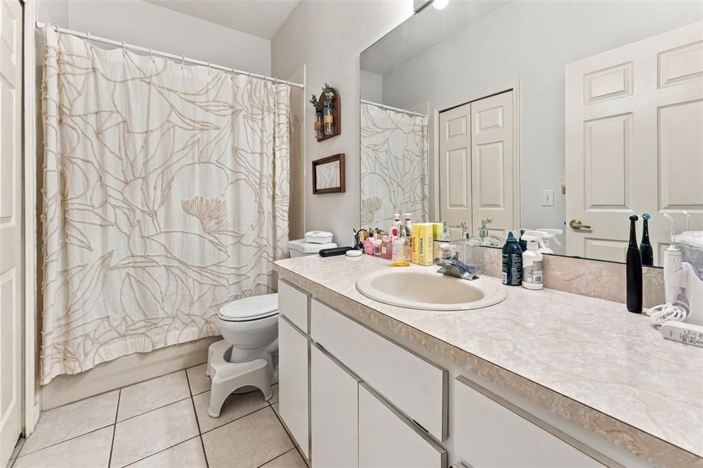 For Sale: $199,900 (2 beds, 2 baths, 1180 Square Feet)