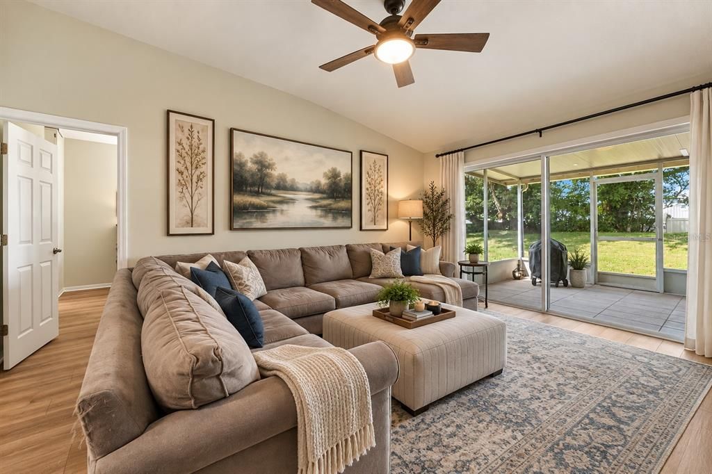 For Sale: $199,900 (2 beds, 2 baths, 1180 Square Feet)