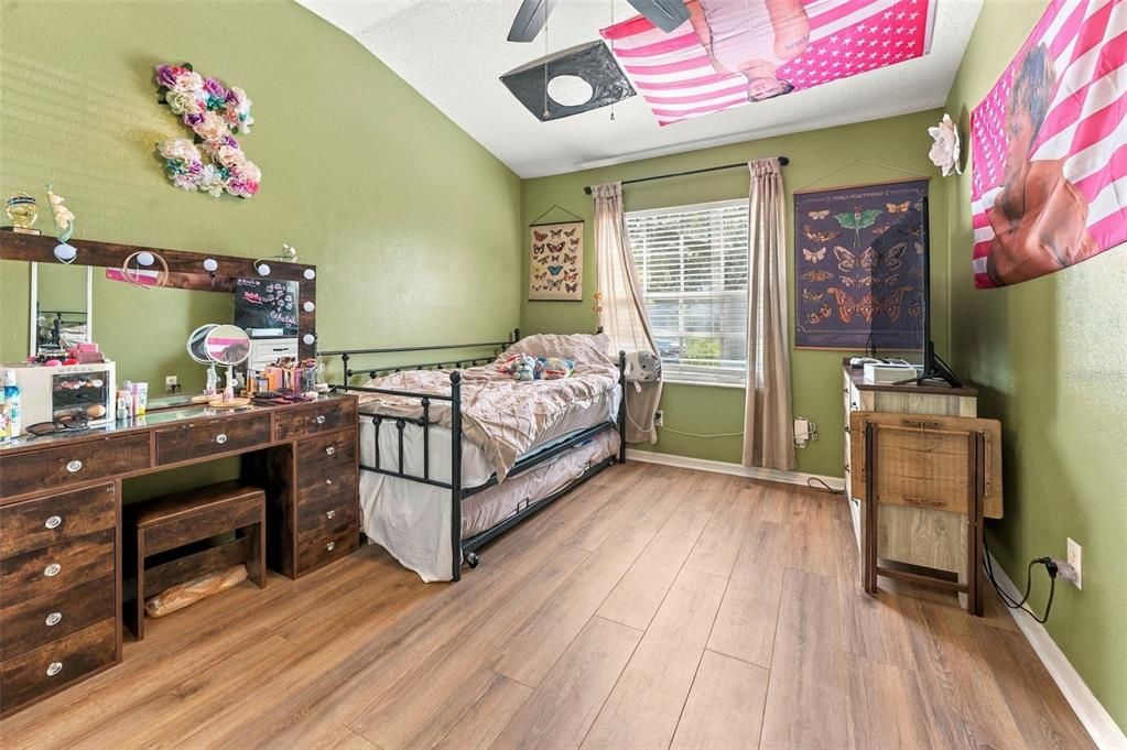 For Sale: $199,900 (2 beds, 2 baths, 1180 Square Feet)