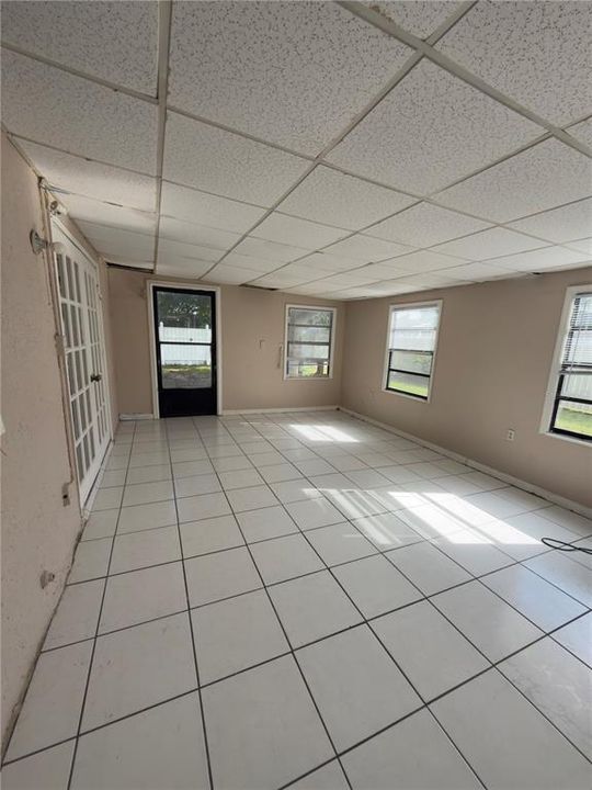 For Rent: $2,500 (3 beds, 2 baths, 1196 Square Feet)