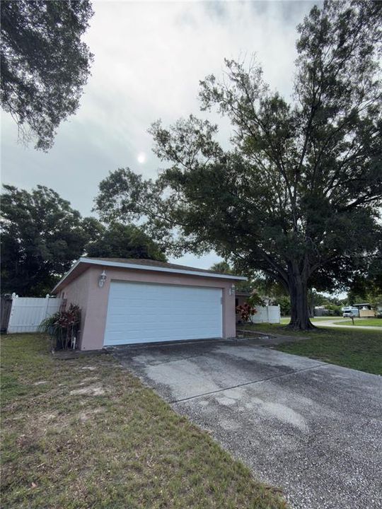For Rent: $2,500 (3 beds, 2 baths, 1196 Square Feet)