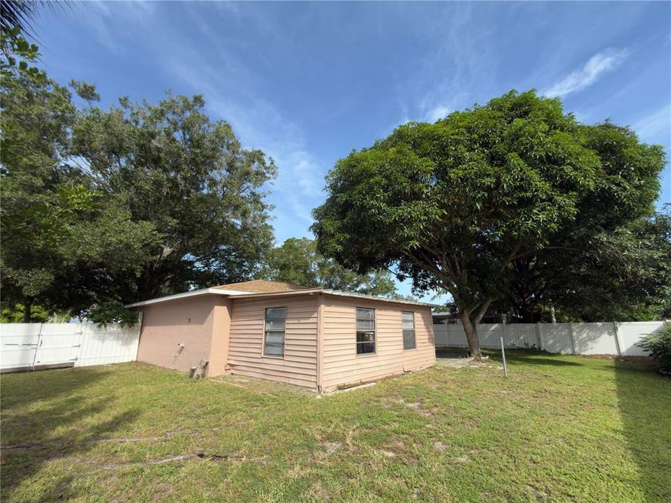 For Rent: $2,500 (3 beds, 2 baths, 1196 Square Feet)