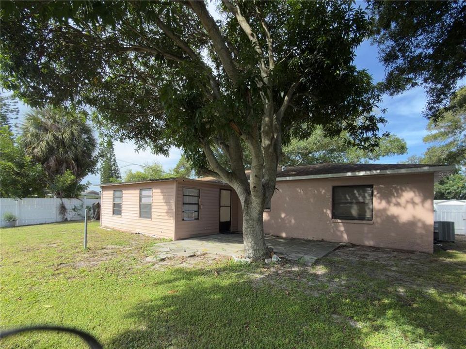 For Rent: $2,500 (3 beds, 2 baths, 1196 Square Feet)