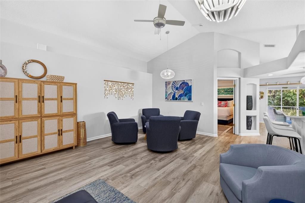 На продажу: $369,500 (3 спален, 2 ванн, 1649 Квадратных фут)