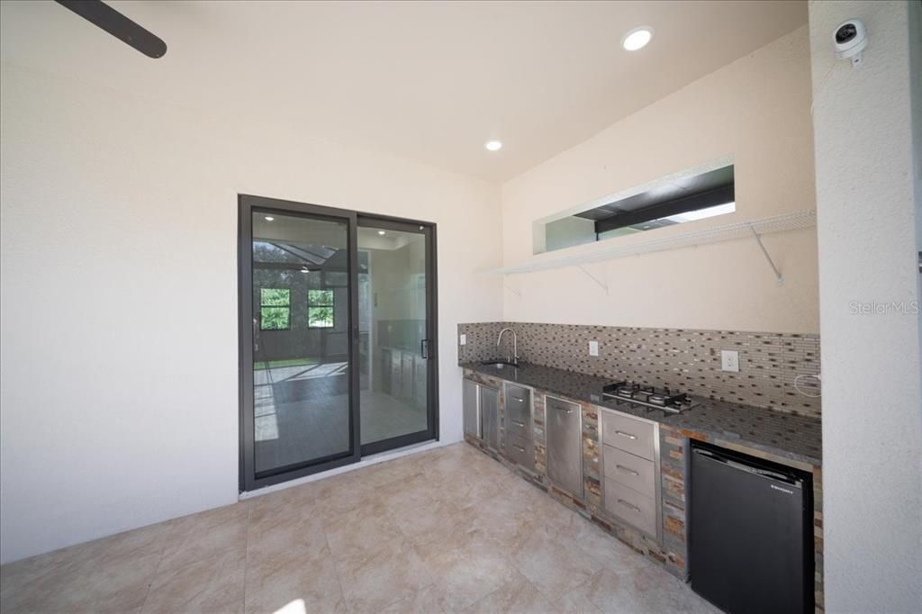 For Sale: $575,000 (4 beds, 2 baths, 1939 Square Feet)