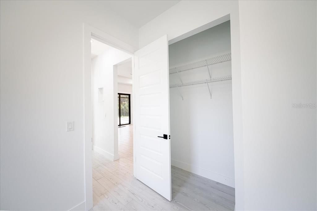 For Sale: $575,000 (4 beds, 2 baths, 1939 Square Feet)