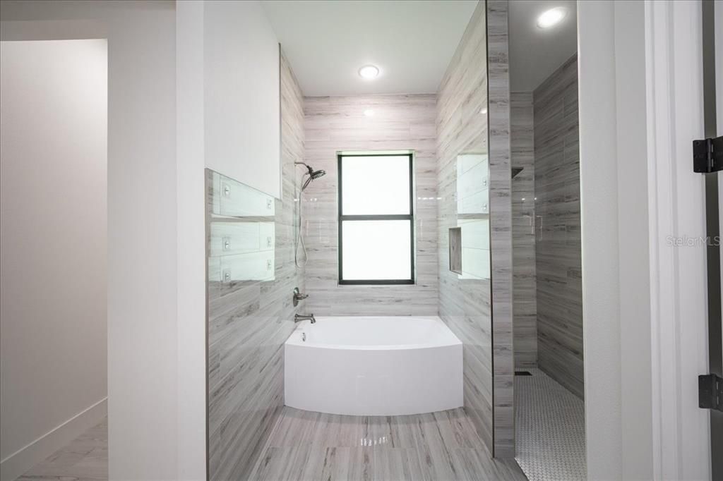 For Sale: $575,000 (4 beds, 2 baths, 1939 Square Feet)