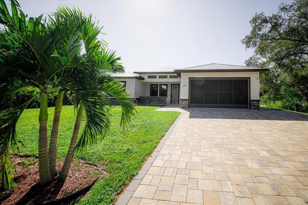For Sale: $575,000 (4 beds, 2 baths, 1939 Square Feet)
