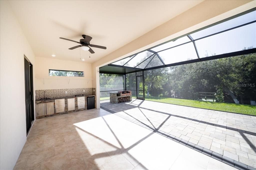 For Sale: $575,000 (4 beds, 2 baths, 1939 Square Feet)