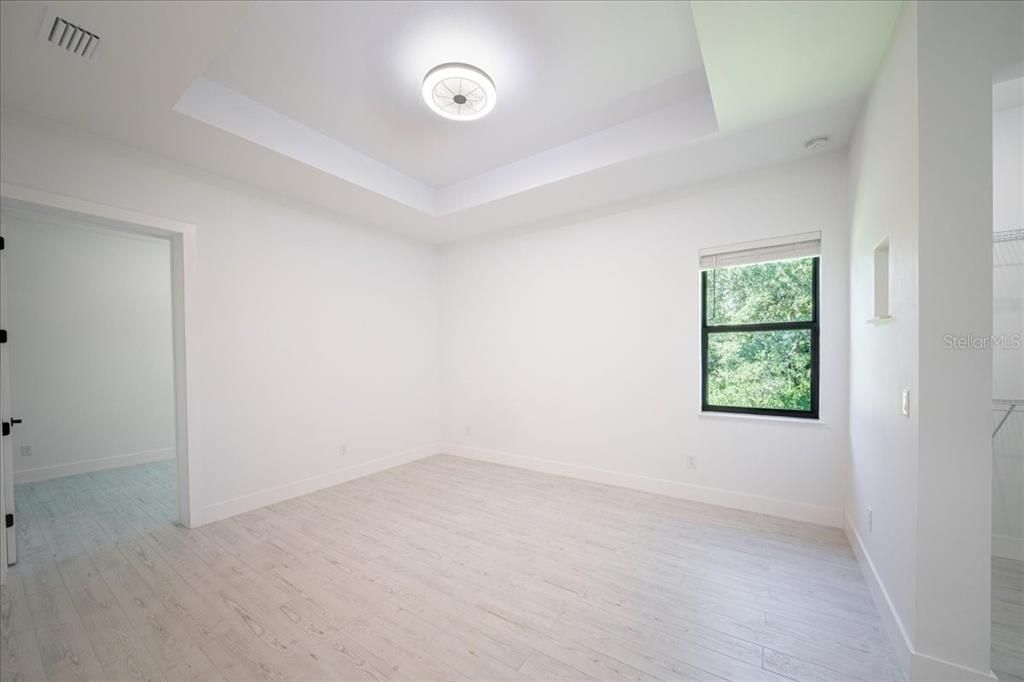 For Sale: $575,000 (4 beds, 2 baths, 1939 Square Feet)