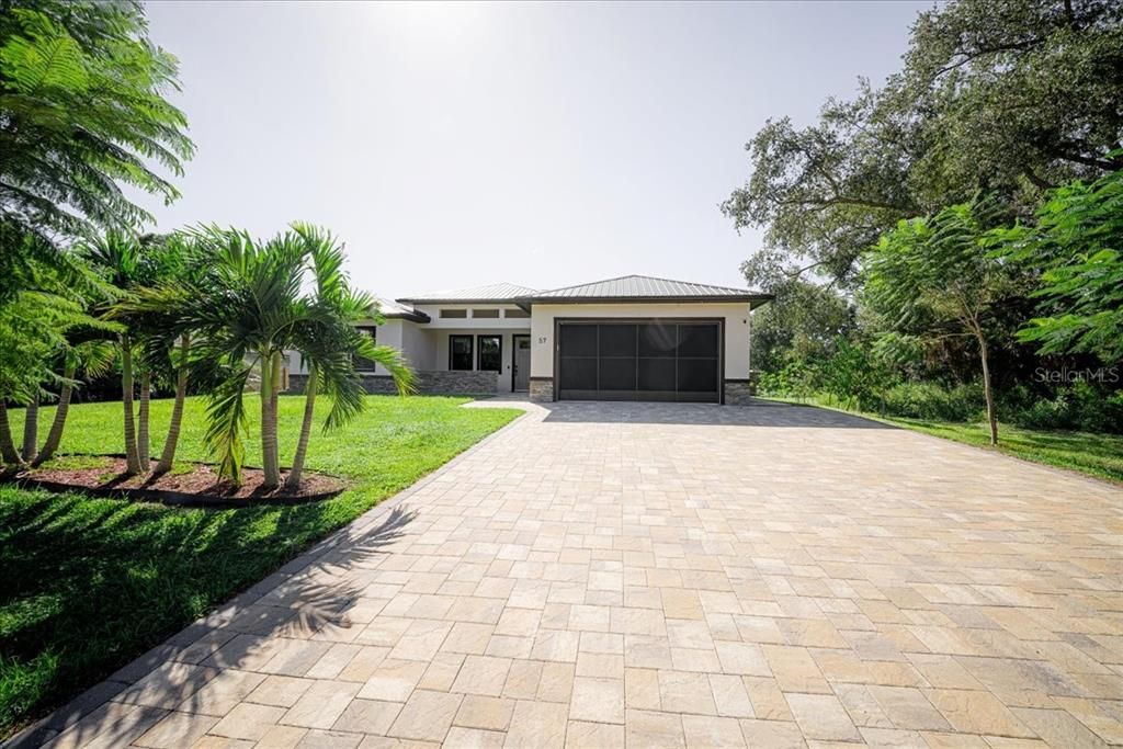 For Sale: $575,000 (4 beds, 2 baths, 1939 Square Feet)
