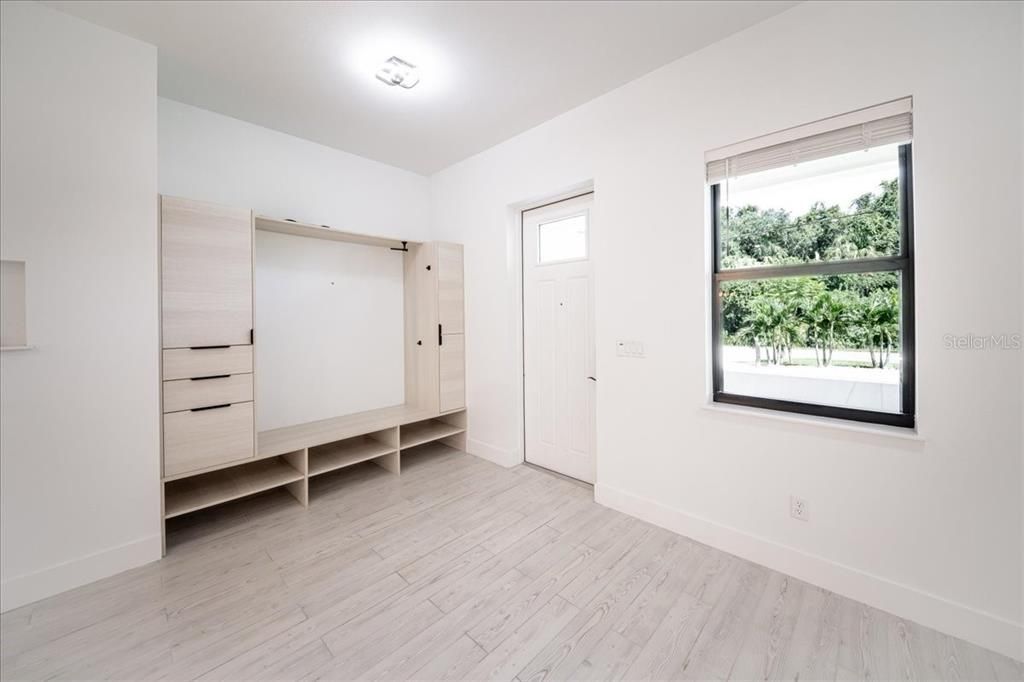 For Sale: $575,000 (4 beds, 2 baths, 1939 Square Feet)