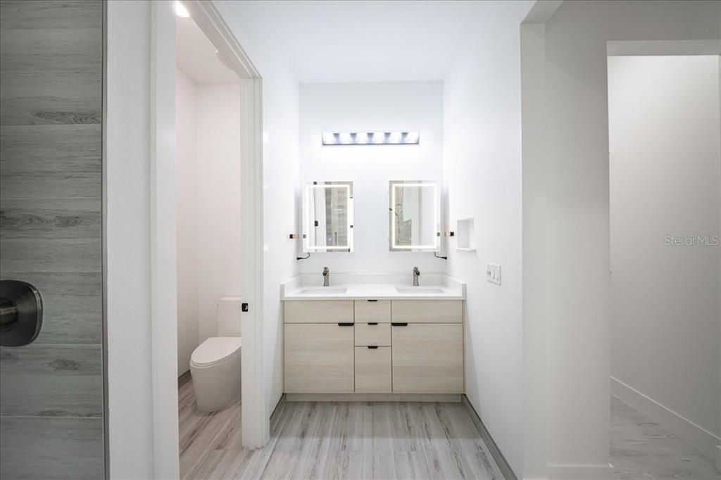For Sale: $575,000 (4 beds, 2 baths, 1939 Square Feet)