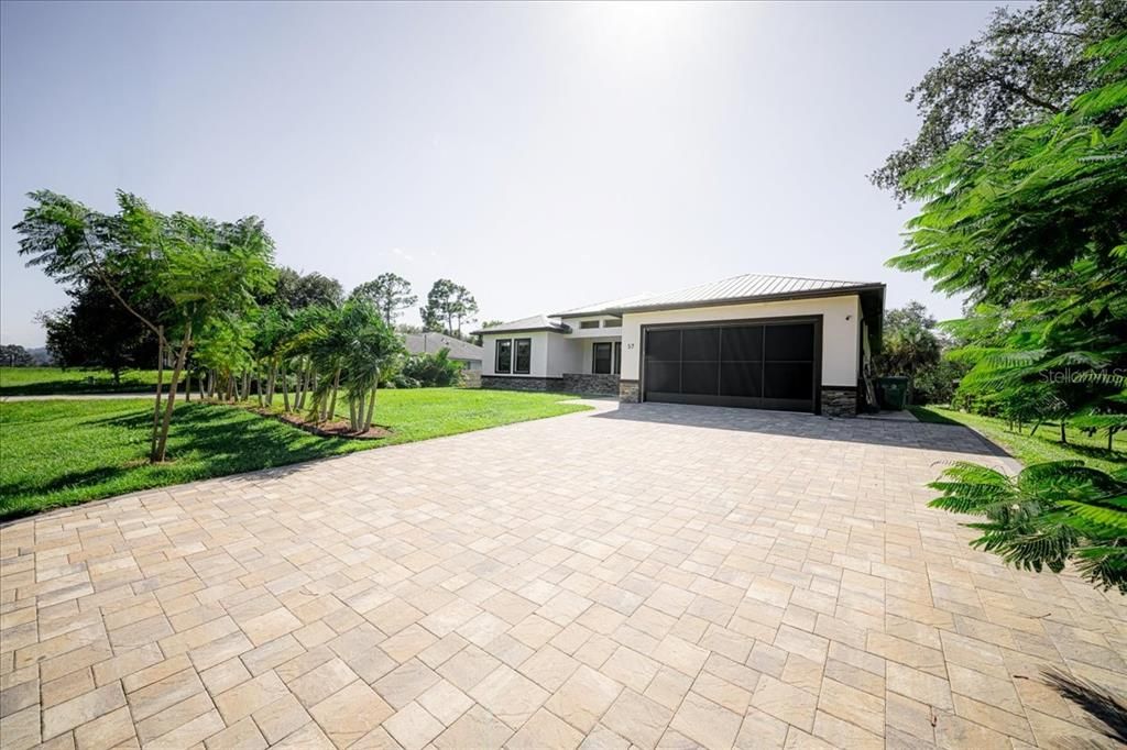 For Sale: $575,000 (4 beds, 2 baths, 1939 Square Feet)