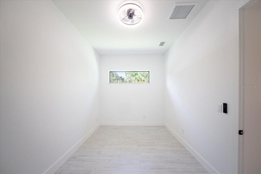 For Sale: $575,000 (4 beds, 2 baths, 1939 Square Feet)